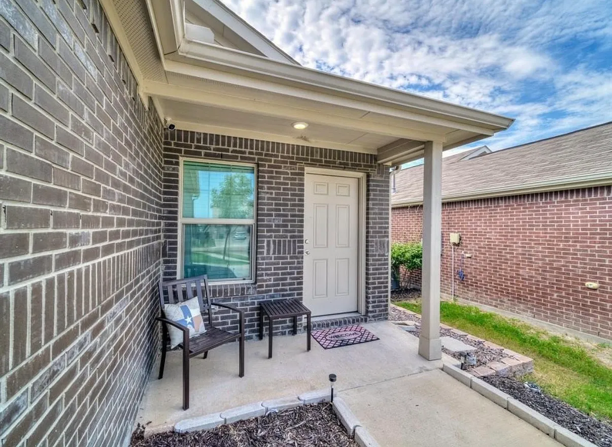 3 bed, 1500 sqft, $1,899 — Photo 3