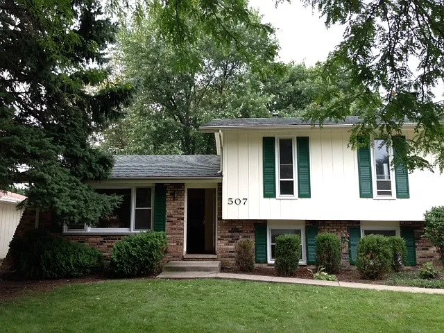 507 Edgebrook Dr photo 1