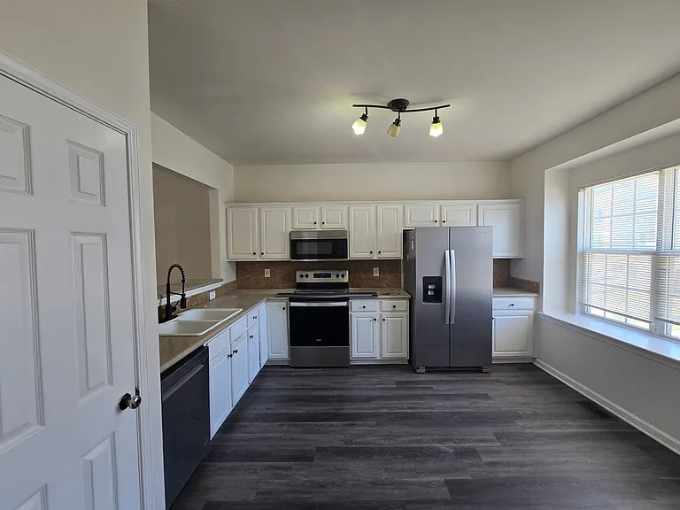 802 Sutter Gate Ln — Photo 9
