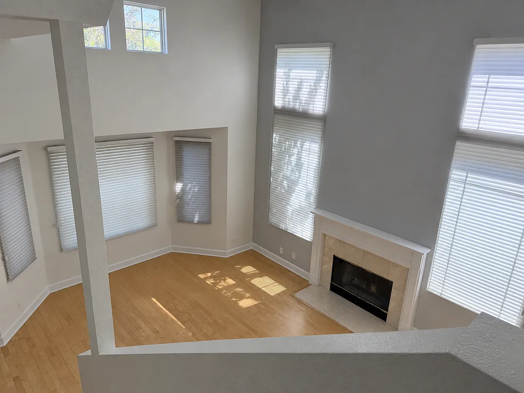 3 bed, 2.0 bath, 1727 sqft, $6,000 — Photo 2