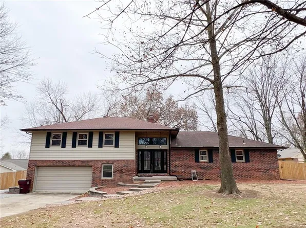 100 S Connie Dr, Clinton, MO 64735