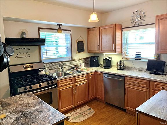 3rd image of 134 Cortland Pl