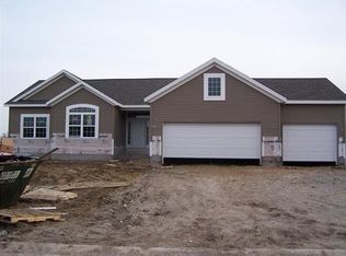 2300 Pebble Creek Dr, Marion, IA 52302