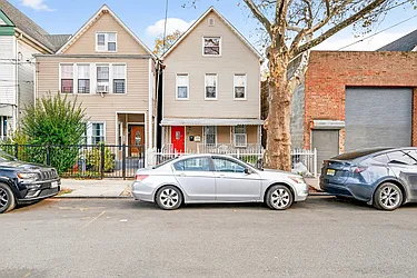 372 Bronx Park Avenue