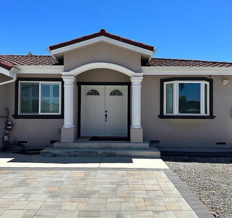 1st image of 956 Kintyre Way #1