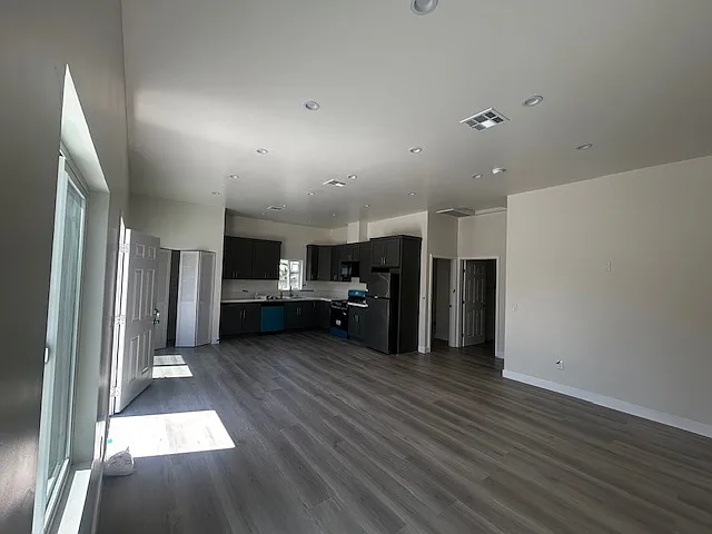 3 bed, 1200 sqft, $3,000 — Photo 4