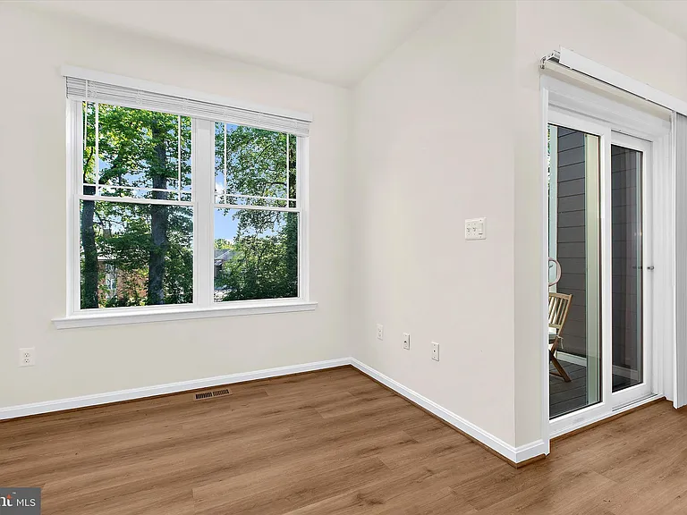 1102 Thomas Trl — Photo 14