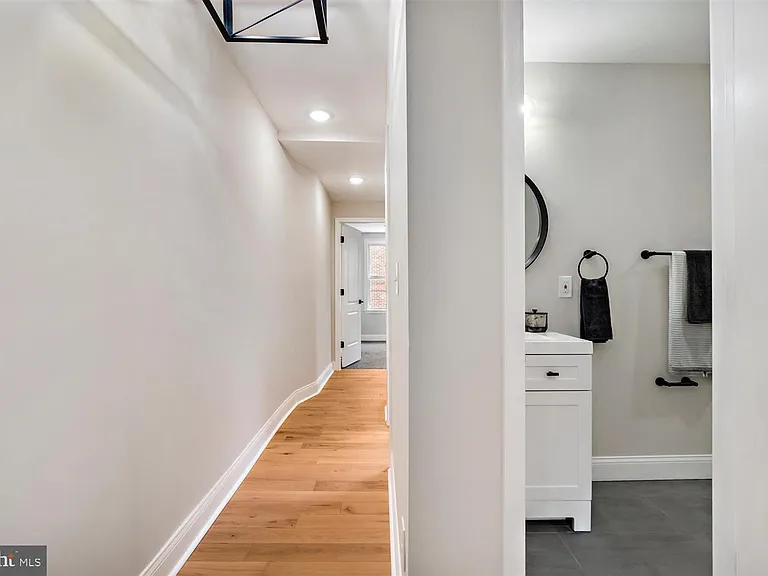 1013 S Baylis St — Photo 34