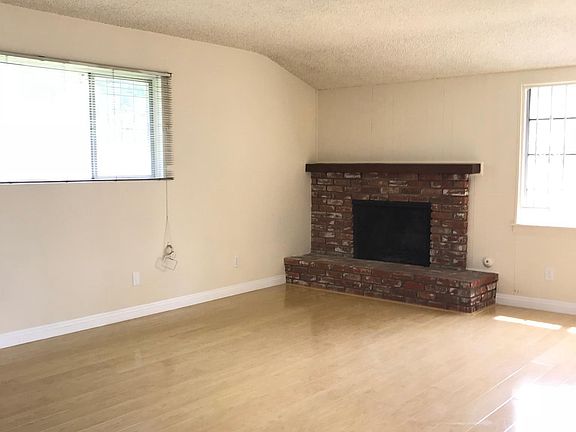 4th image of 491 Ackley St