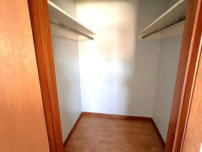 Colonial Manor — Photo 10