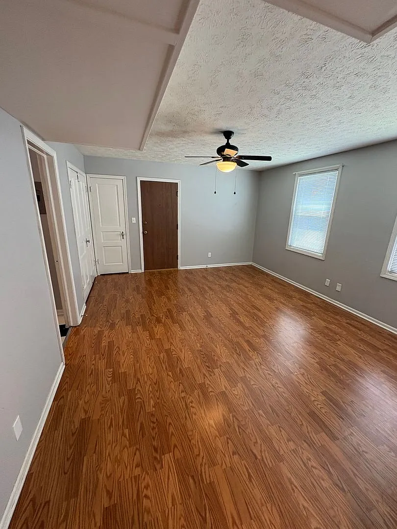 Hillside Court Apartments (3166 Davenport St.) — Photo 3
