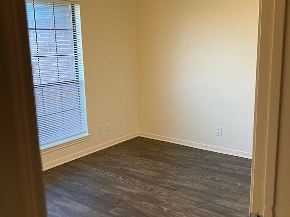 3rd image of 4010 Carolyn Dr