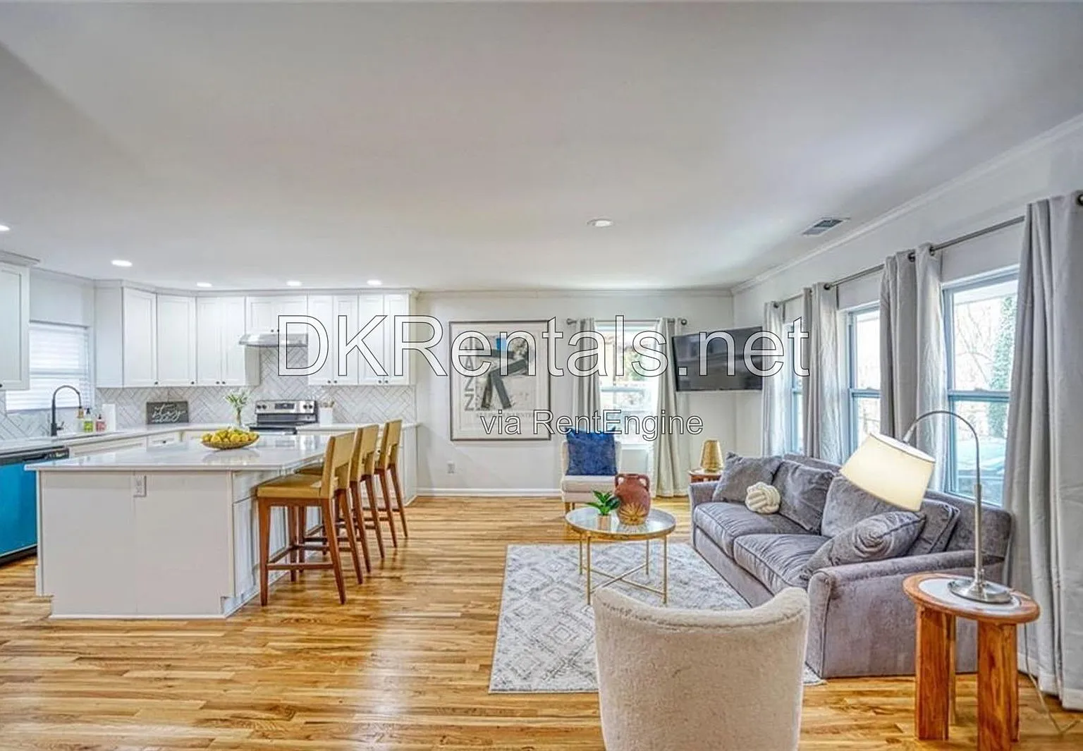 3 bed, 2.5 bath, 2200 sqft, $2,595 — Photo 3