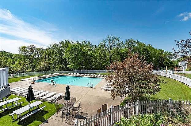2nd image of 133 Saddlebrook Dr