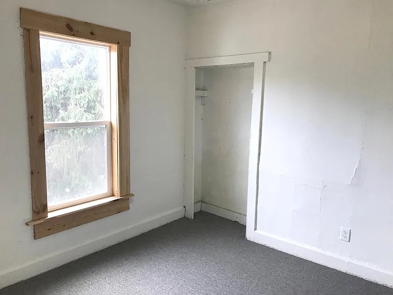 1374 E Canal St — Photo 35