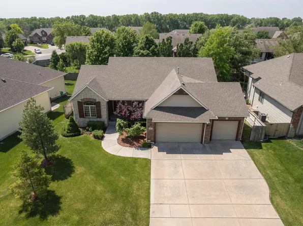 829 N Crescent Lakes Cir, Andover, KS 67002