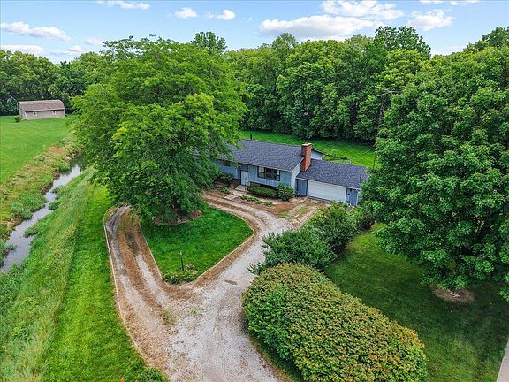 2nd image of 900 Forest Hill Dr
