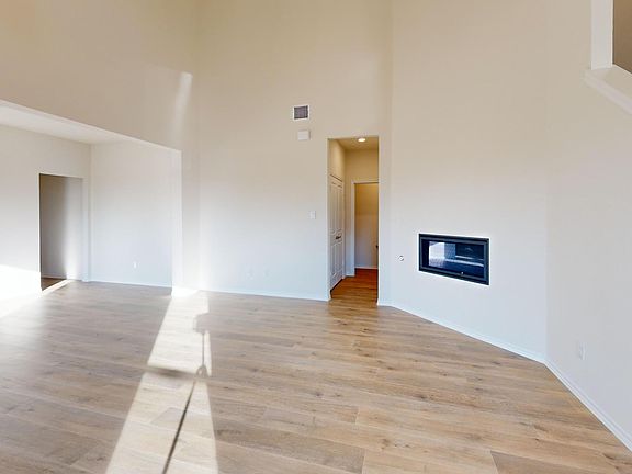 2nd image of 3941 Oak Creek Cir
