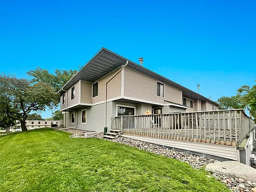 1133 Trailwood S Photo 1