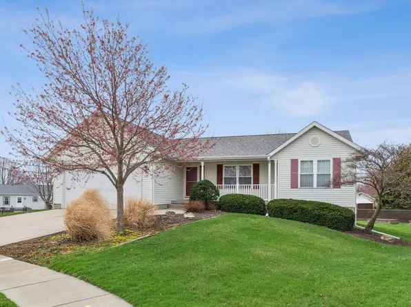 421 Lee Ct, De Witt, IA 52742