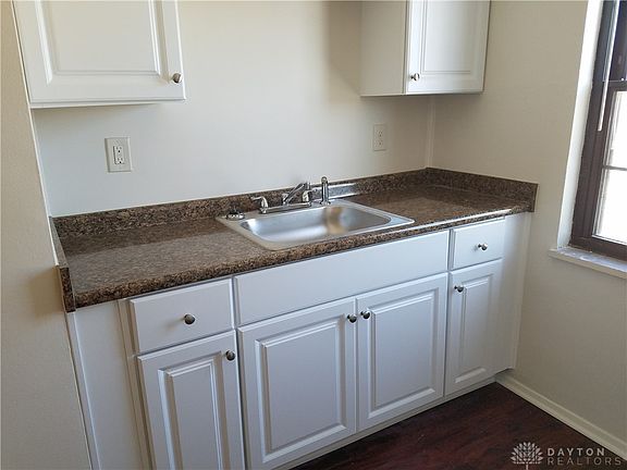 3rd image of 533 Aberdeen Ave