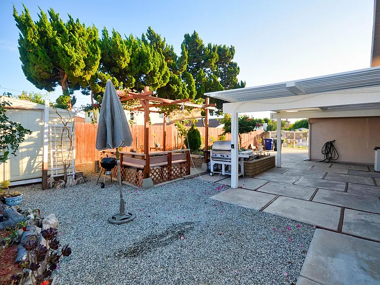 7611 Adelanto Dr — Photo 31