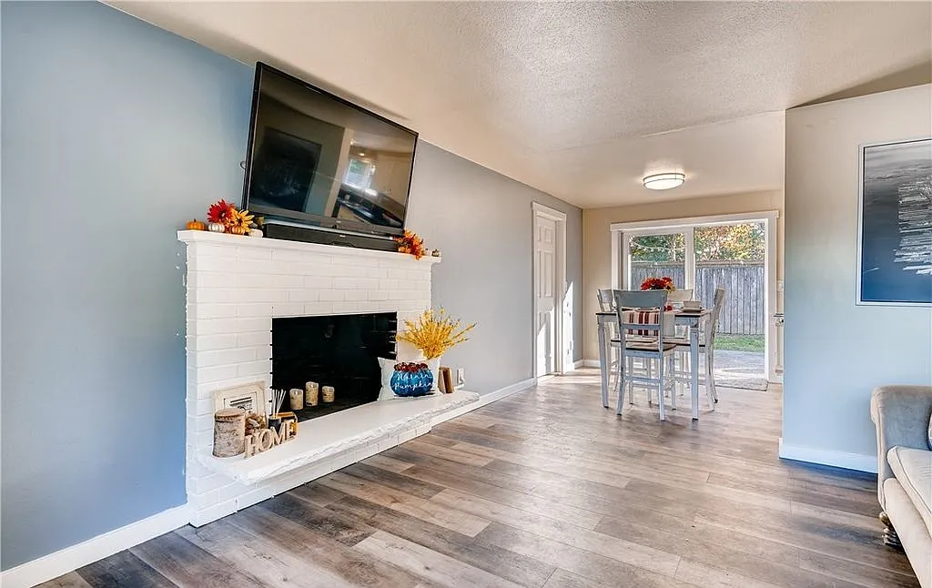 3 bed, 1320 sqft, $3,800 — Photo 3