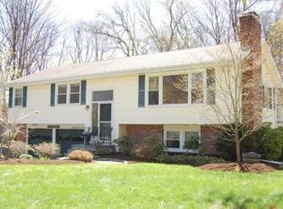 60 Stagecoach Rd, Holliston, MA 01746
