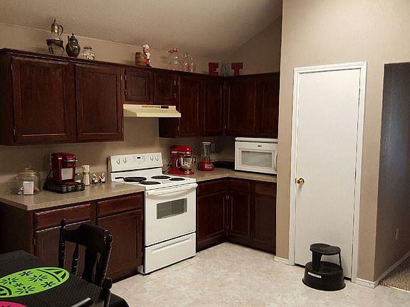 5th image of 860 Atchison Dr