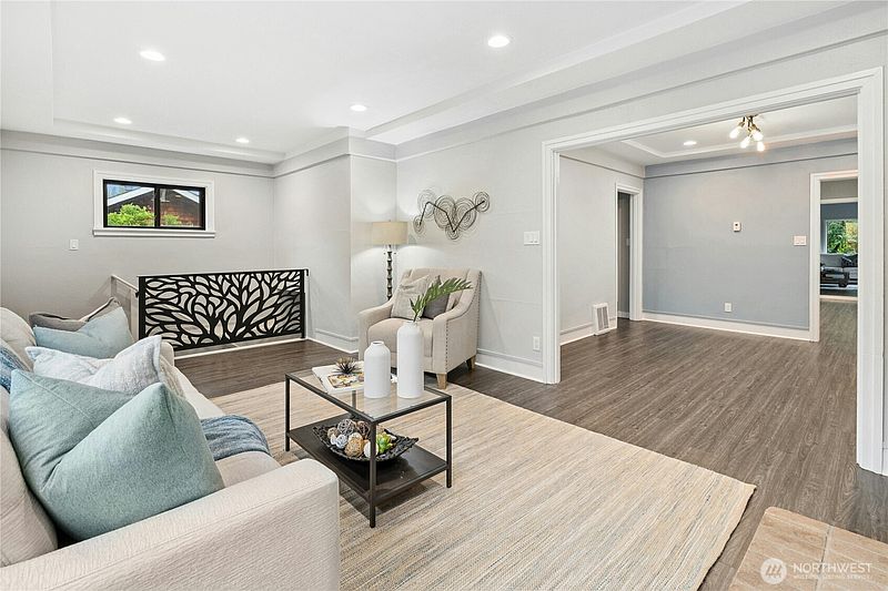 5th image of 8538 Ashworth Avenue N