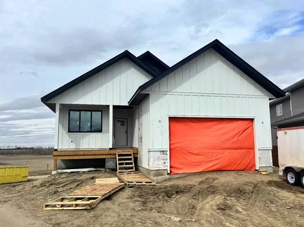 37 W Maclean Close, Blackfalds, AB T4M 0H4