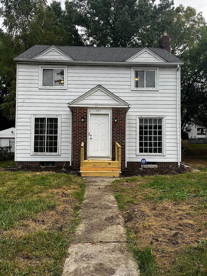 301 Noble Ave photo 1