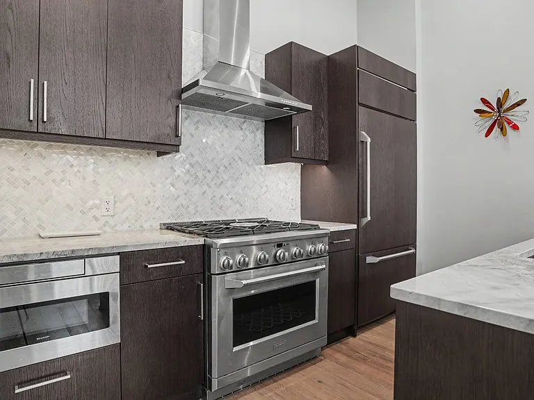 100 Garvies Point Rd #1005 — Photo 7