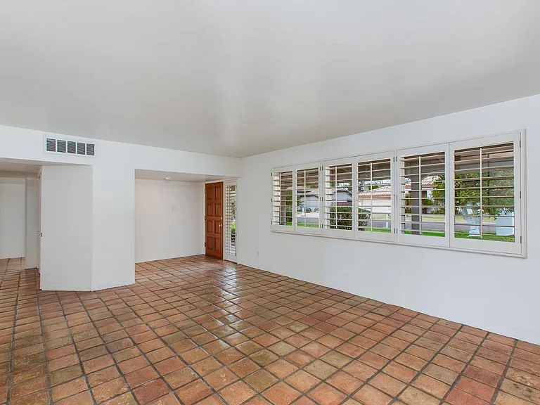 2917 E Mariposa St — Photo 4