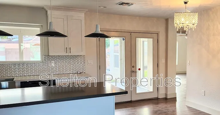 3129 E Turney Ave — Photo 3