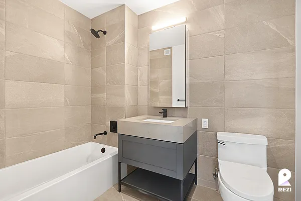 Rented by REZI | media 38