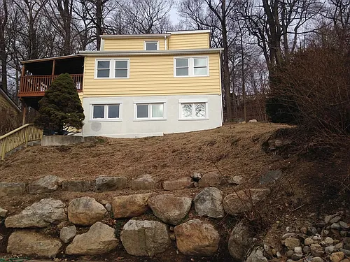 120 Hudson Ave Photo 1