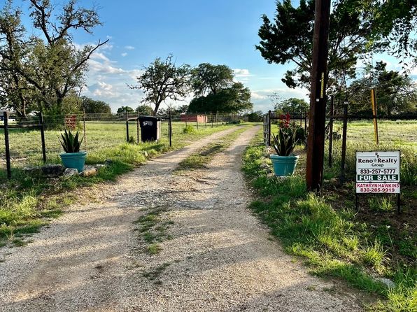 524 ELMWOOD DR, Bandera, TX 78003