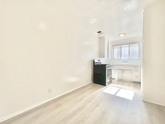 3rd image of 501 S Harvard Blvd APT 10
