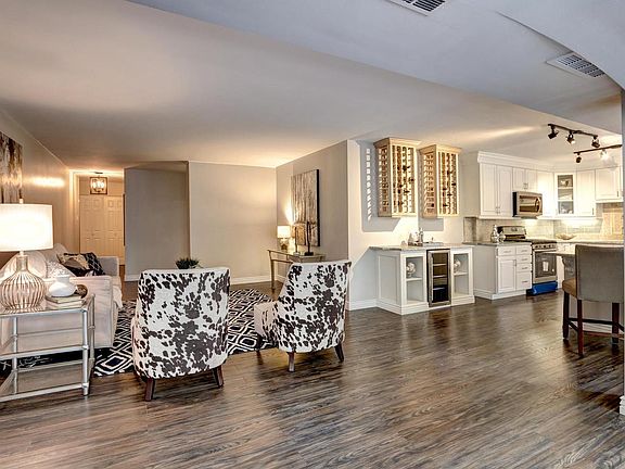 5th image of 800 N Washington St APT 201