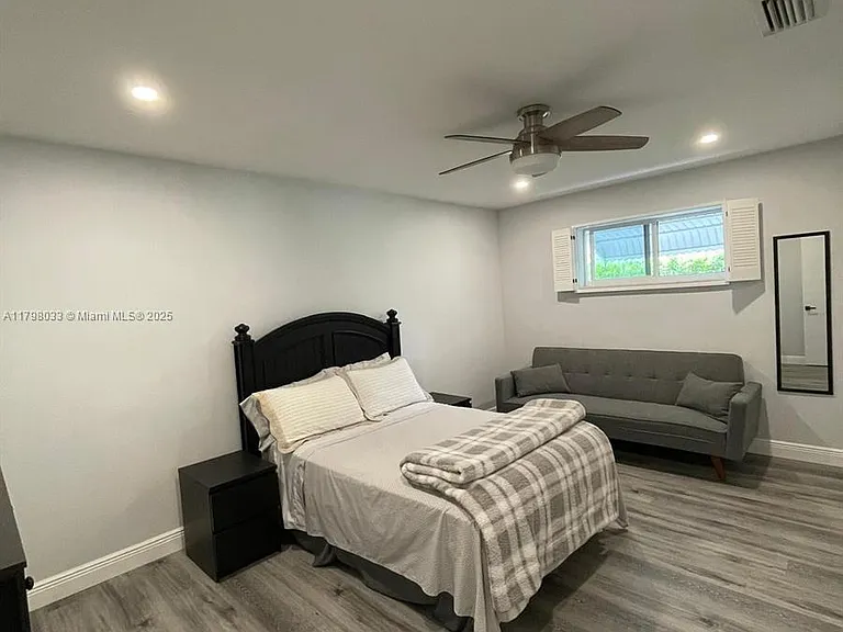 2230 N 50th Ave — Photo 22