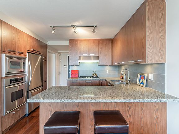 5th image of 3228 Tupper St #410