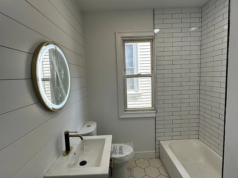 82 Howard Ave #1R — Photo 12