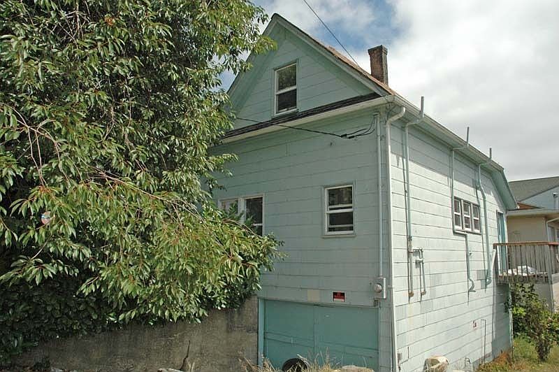 2nd image of 415 E 2nd St