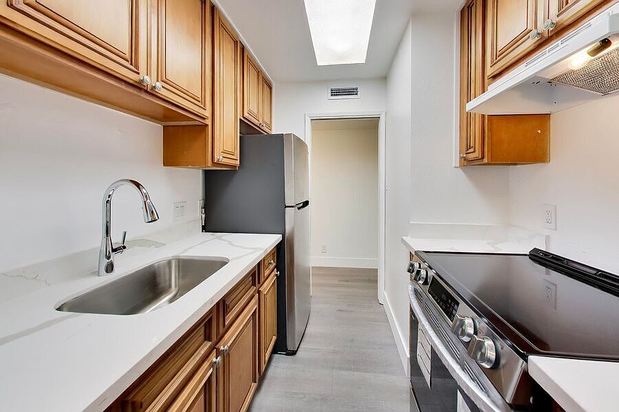 1st image of 319 Poplar Ave APT 5