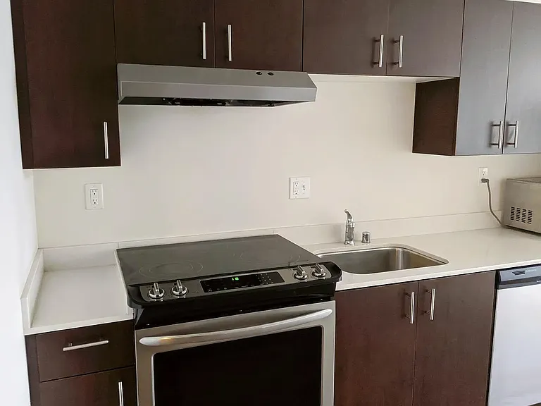 East John Apartments — Photo 19