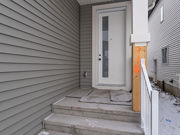 3rd image of 209 Basin Ct