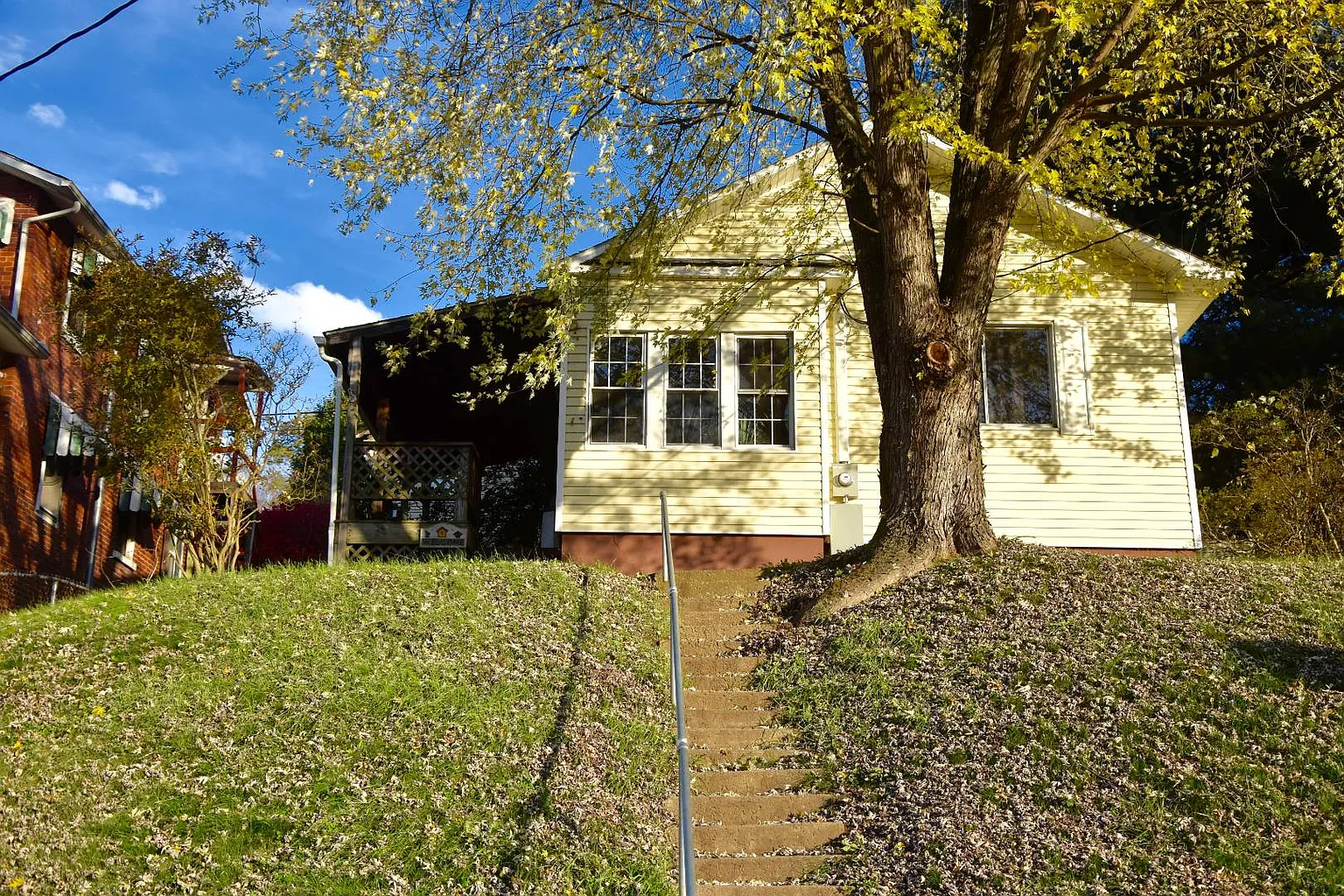219 River St photo 1