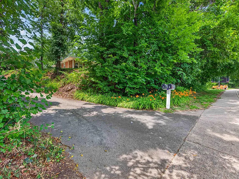 1272 Rio Rd E — Photo 25