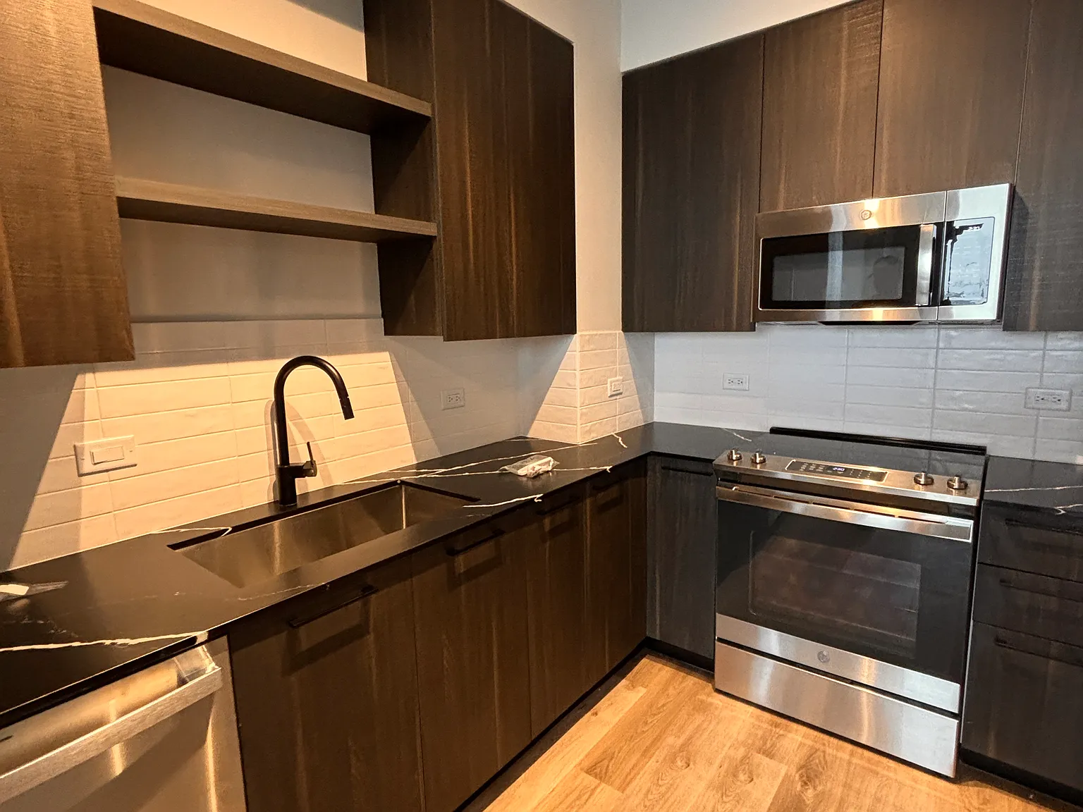 1 bed, 780 sqft, $2,400 — Photo 3